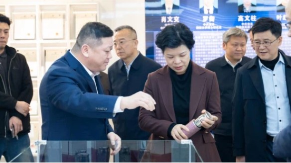 新疆自治區(qū)常務(wù)副主席張迎春調(diào)研新疆湘晟
